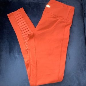 Alo Yoga cropped leggings size small